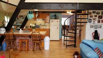 Smart-TV, Kamin, DVD-Player, Tischfußball