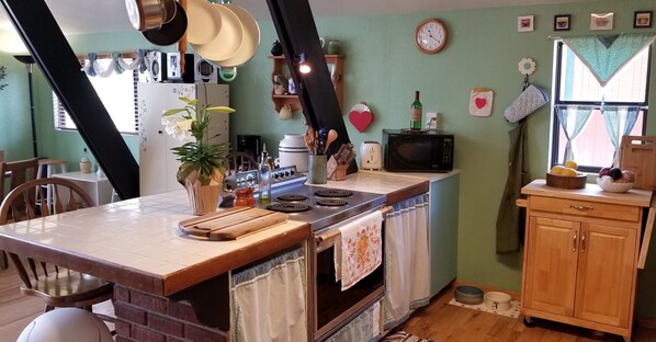 Fridge, microwave, oven, stovetop - Head up to our creek cabin! (Payson)