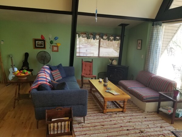 Smart TV, fireplace, DVD player, table football