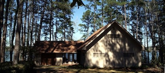 Spectacular Waterfront - 144+ 10 Star reviews!