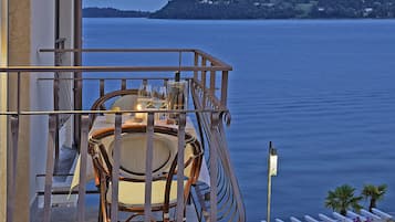 Habitación clásica, balcón, vista parcial al lago | Vista del balcón