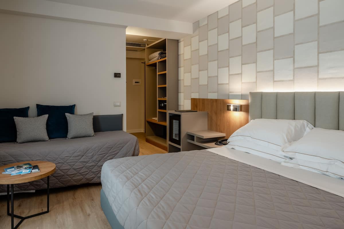 Phòng 3 phong cách cổ điển | 1 phòng ngủ, minibar, két bảo mật tại phòng, bàn