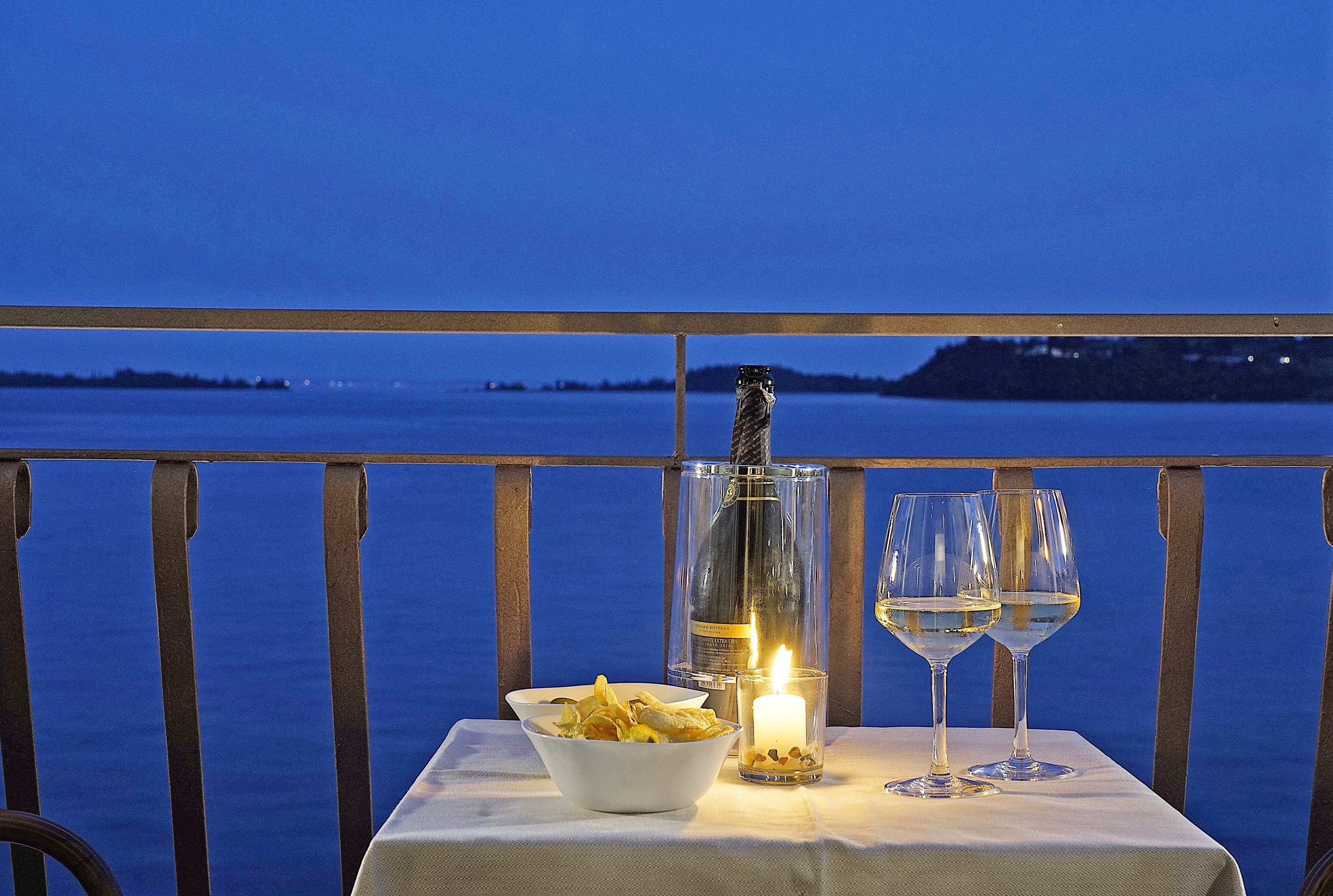 Chambre Classique Double ou avec lits jumeaux, balcon, vue lac | Vue sur le lac