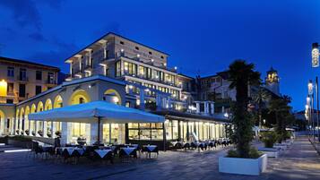 Façade de lâhĂ©bergement - soirĂ©e/nuit