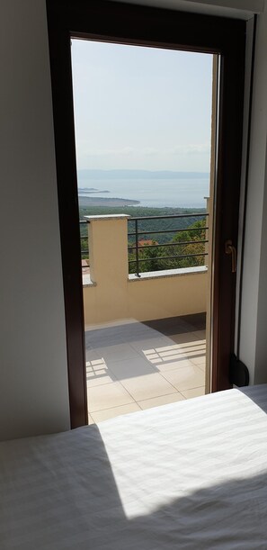 2 bedrooms, in-room safe, iron/ironing board, WiFi