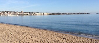 2 room rental with swimming pool, private parking. 10 minutes walk from the beach