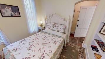 1 bedroom, iron/ironing board, WiFi (free), bed sheets