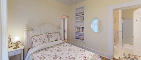 1 bedroom, iron/ironing board, WiFi (free), bed sheets