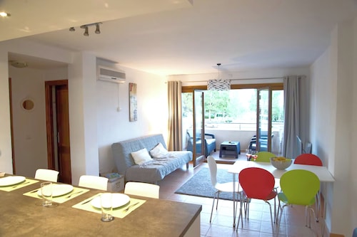 Licensed Beautiful large 2 Bed Apartment in Puerto Pollenca. 2 pools and balcony