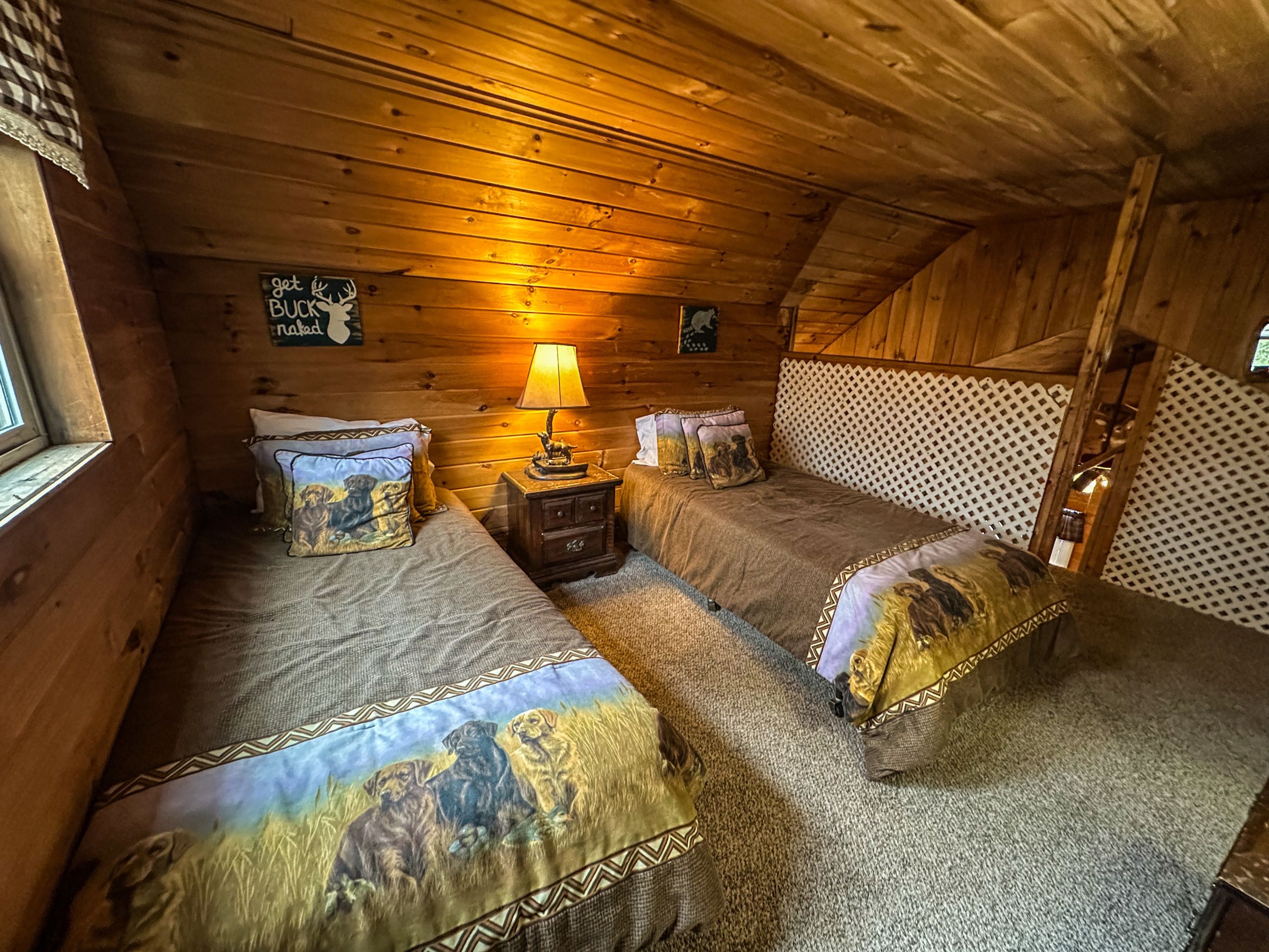 1st Choice Lodging - Hawk's Nest - Bedroom