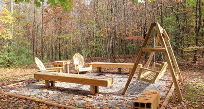 Luxury-Hawk's Nest Cabin-Forest View-Cabin-Private Bathroom