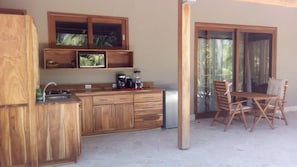 Standard Studio, Non Smoking, Garden View | Private kitchen