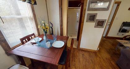 Adorable Hocking Hills Couples Cabin w/ Hot Tub