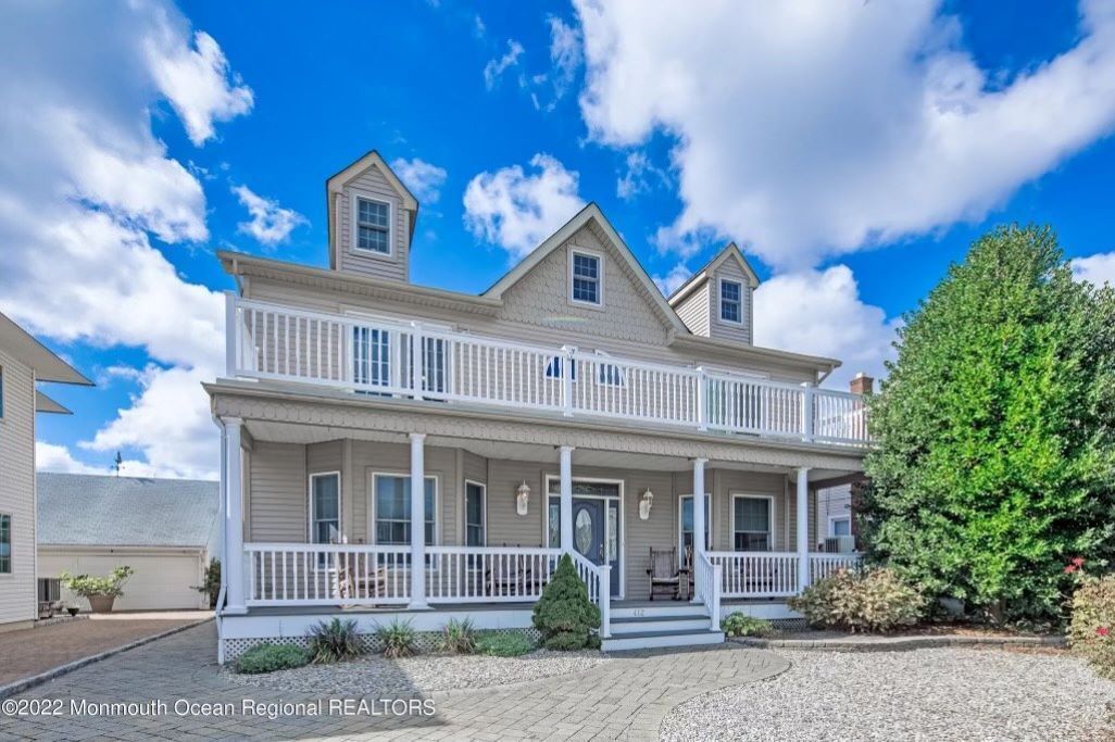 FABULOUS 6BR HOUSE - 3 BLOCKS TO THE BEACH - SLEEPS 14