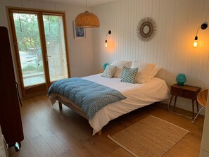 Strygejern/strygebræt, internetforbindelse, sengetøj