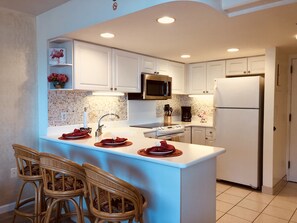 Fridge, microwave, oven, stovetop - ILIKAI 19th FL OCEAN VIEW - GREAT VALUE! (Honolulu)