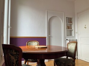 Dining - Quiet apartment with garden view. To visit Paris, Disney or on a romantic getaway (Fontenay-sous-Bois)