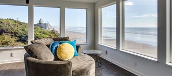 Ocean Front Hot Tub, South Beach, Newport, Dog Friendly!