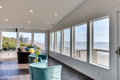 Ocean Front Hot Tub, South Beach, Newport, Dog Friendly!
