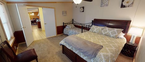 4 bedrooms, iron/ironing board, free WiFi, bed sheets