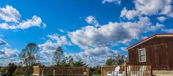 Large, Open Sunset Cabin in Star of Hocking Hills