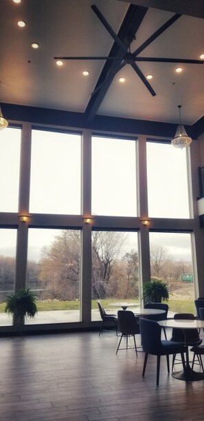 ห้องสแตนดาร์ด, เตียงคิงไซส์ 1 เตียง, พร้อมสิ่งอำนวยความสะดวกสำหรับผู้พิการ | วิวริมน้ำ