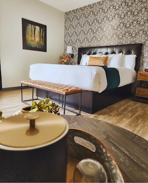 Premium bedding, down comforters, pillowtop beds, individually decorated - Waterfront Hotel (Prairie Du Chien)
