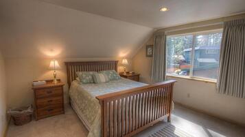 House, 1 Queen Bed with Sofa bed | 4 bedrooms, free WiFi