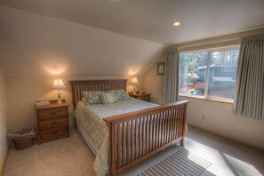 House, 1 Queen Bed with Sofa bed | Free WiFi