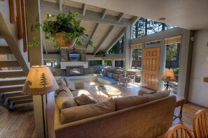Living area - Lucky Lady 404 (South Lake Tahoe)