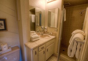 Bathroom - Lucky Lady 404 (South Lake Tahoe)