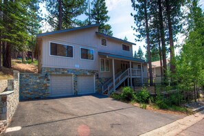 Front of property - Lupine Lodge (South Lake Tahoe)