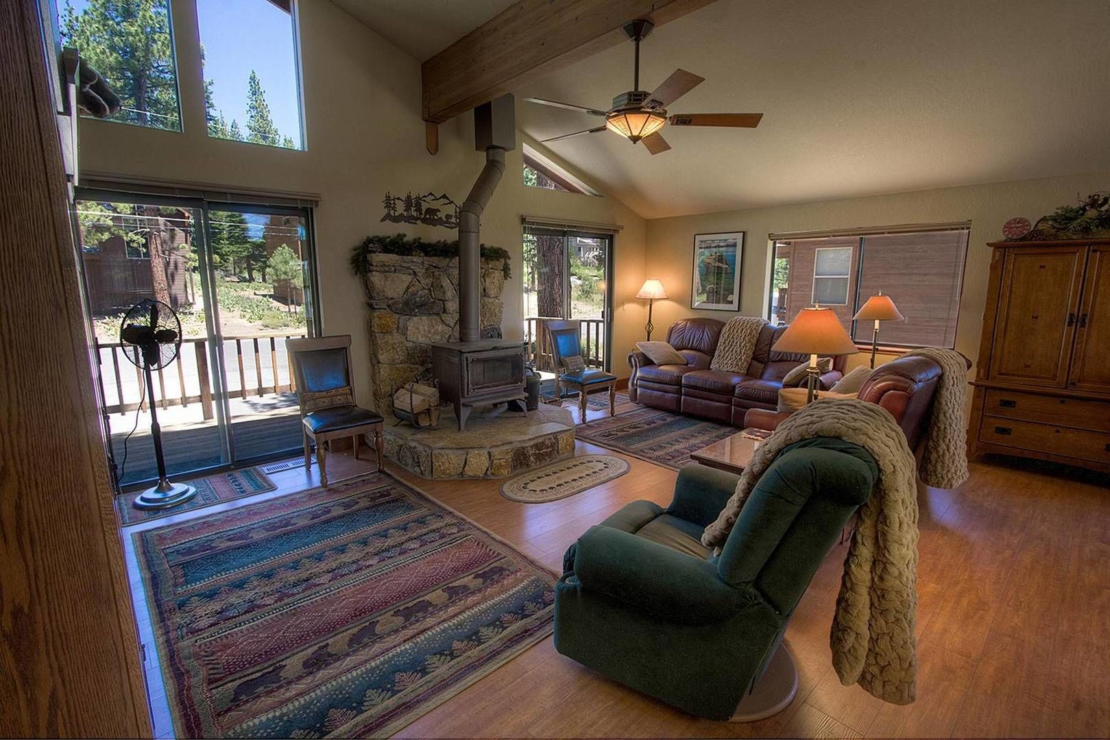 Rumah, Beberapa Tempat Tidur, dapur | Area keluarga | TV