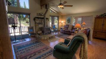 Rumah, Beberapa Tempat Tidur, dapur | Area keluarga | TV