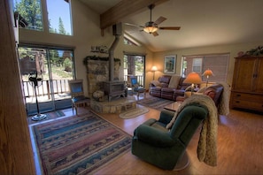 Hus, flere senger, kjøkken | Oppholdsområde | TV