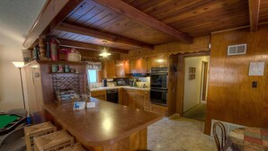 Unclassified image, 4 of 19, button - Papa's Cabin (South Lake Tahoe)