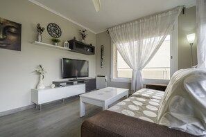2 habitaciones, tabla de planchar con plancha y ropa de cama 