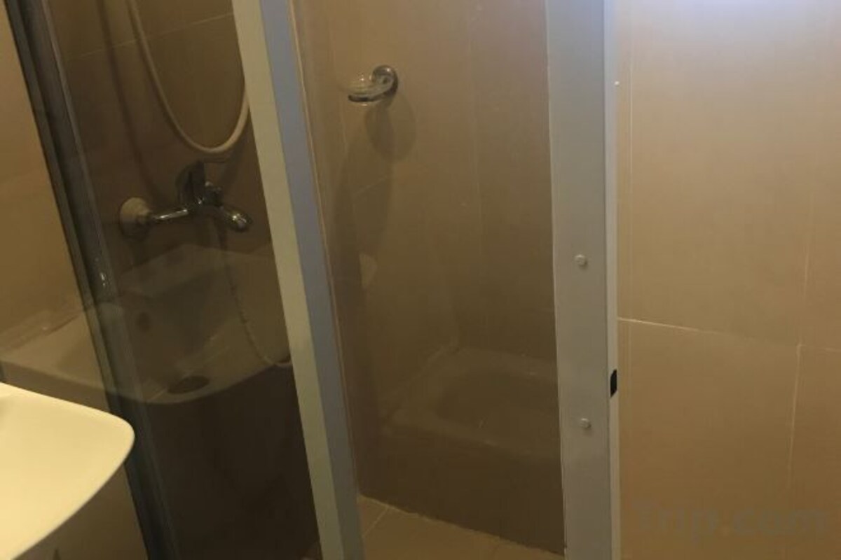 Dusche, kostenlose Toilettenartikel, Bidet, Handtücher