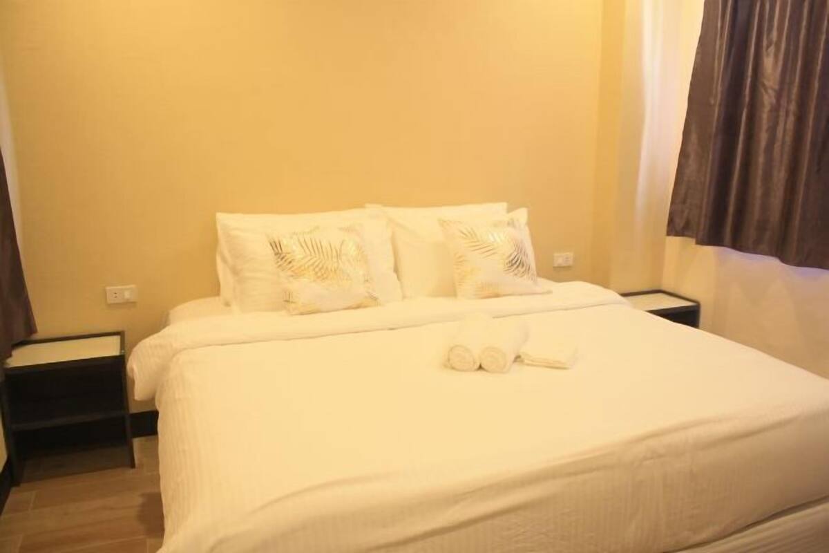 Desk, laptop workspace, soundproofing, rollaway beds