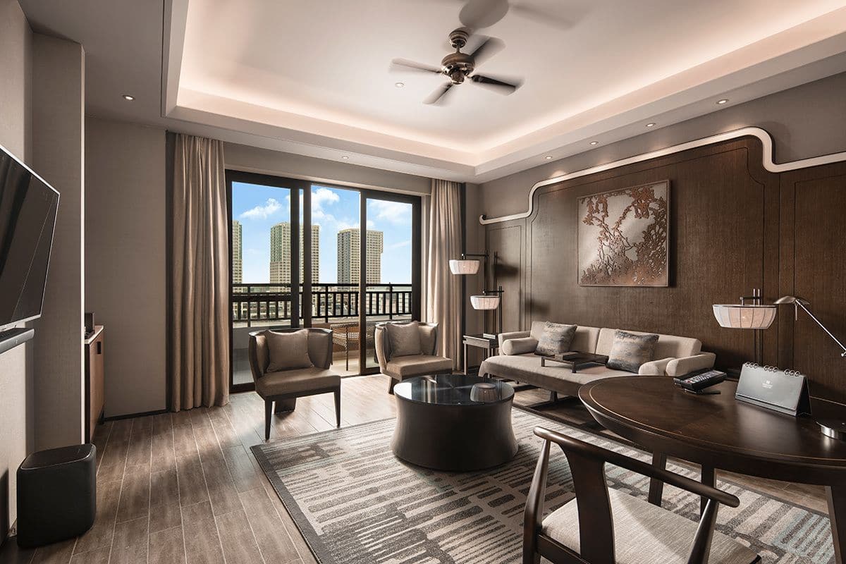 Deluxe Suite | In-room safe, blackout drapes, free WiFi, bed sheets