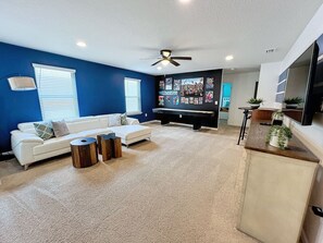 Smart TV - Nice Villa: Private Pool/Spa, Free Resort Access! (Kissimmee)