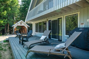 Terrace/patio - Sugar Shack - Peaceful and Private Remodeled Cabin (Leavenworth)