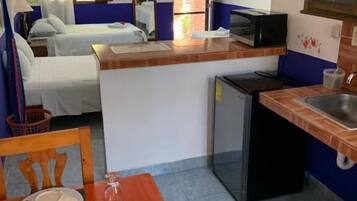 Family Studio | Private kitchen | Fridge, microwave, stovetop, coffee/tea maker