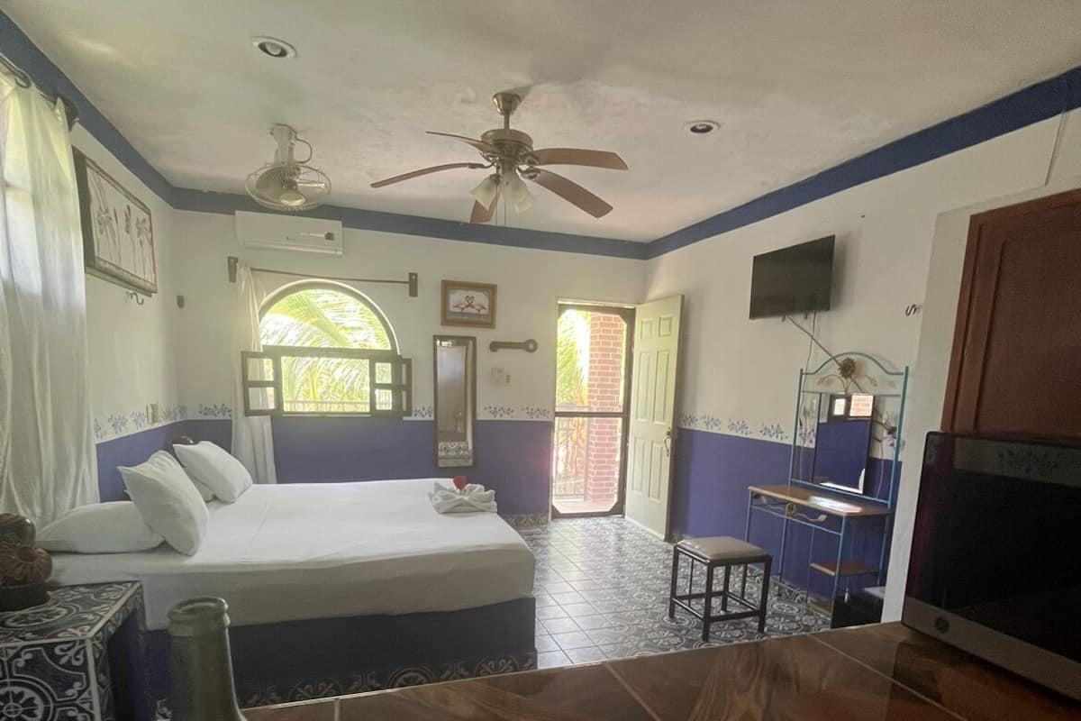 Studio, Balcony | 1 bedroom, individually decorated, individually furnished