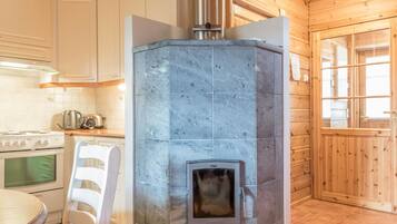 Fridge, microwave, dishwasher, cookware/dishes/utensils