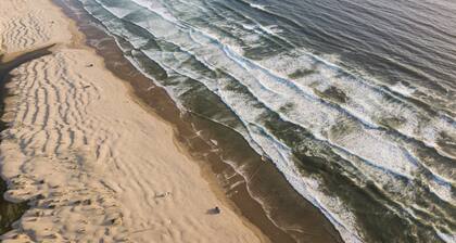 Ocean-View 2 Bedroom Home Sleeps 6 Steps From Beach & Train Station, Pets OK