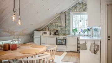 KylskÄp, mikrovÄgsugn, spishÀll och diskmaskin
