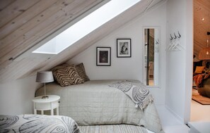 2 bedrooms, travel cot, free WiFi