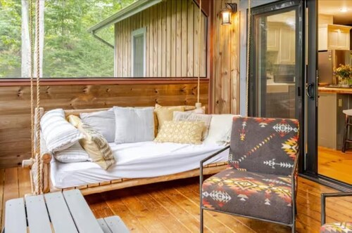 Secluded waterfront home, minutes from Lake Placid and Saranac Lake