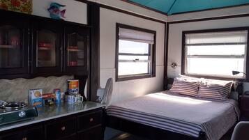 3 bedrooms, individually decorated, individually furnished